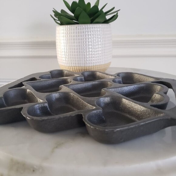 NEW Cast Iron Valentine's Day Heart-Shaped Cookie Cornbread Candy Muffin Mold - Picture 7 of 7